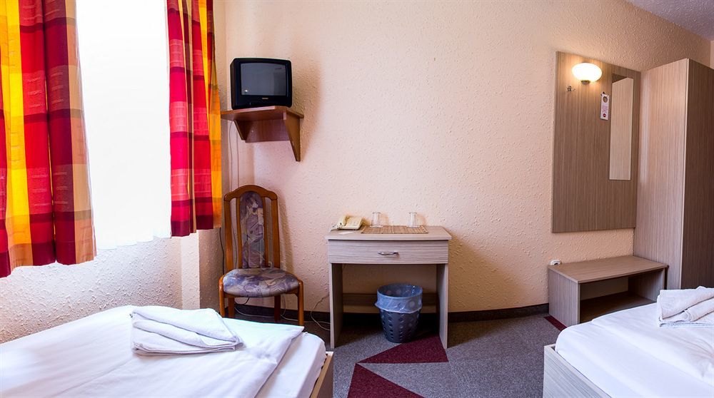 Hotel Berlin Budapeste Exterior foto