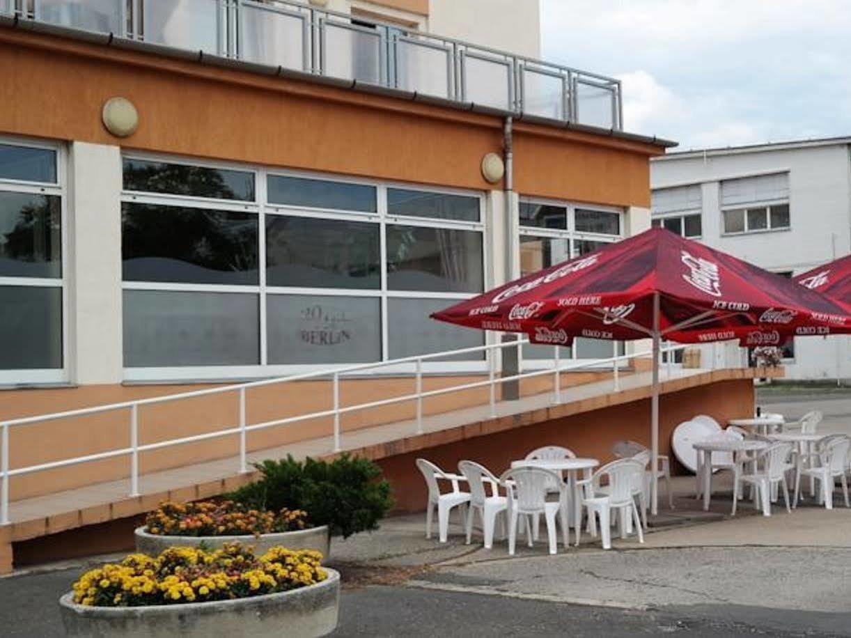 Hotel Berlin Budapeste Exterior foto
